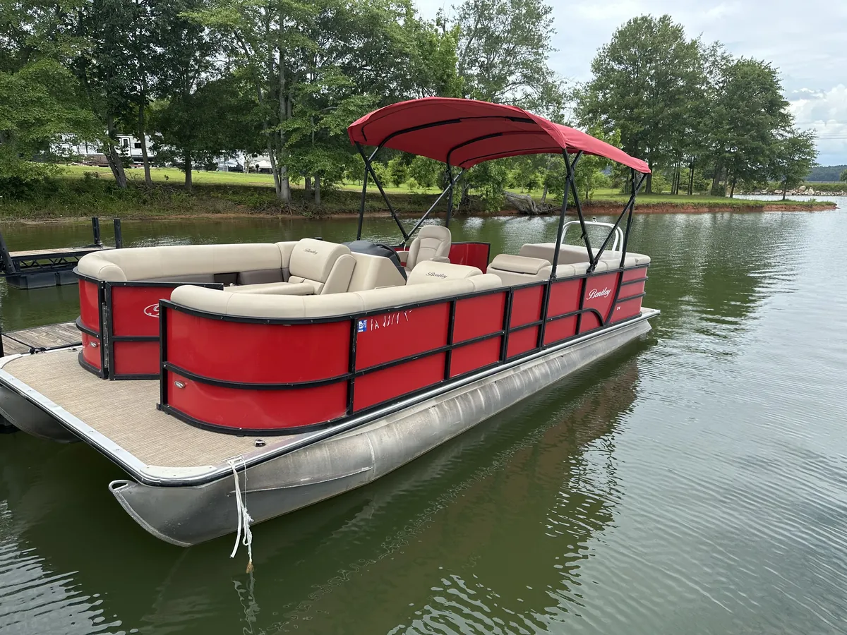 Spacious pontoon boat rental on Lake Hartwell, South Carolina